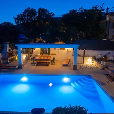 Marela With Heated Swimming Pool *