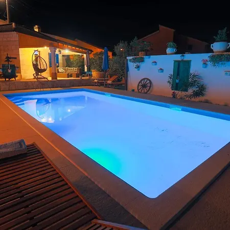 Marela With Heated Swimming Pool Villa