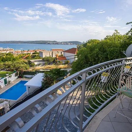 Marela With Heated Swimming Pool Villa *