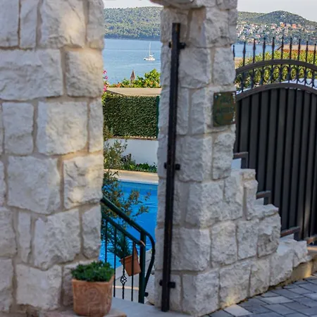 Villa Marela With Heated Swimming Pool Trogir