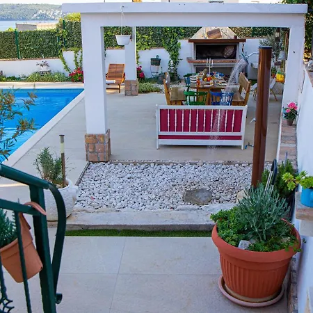 Marela With Heated Swimming Pool Villa