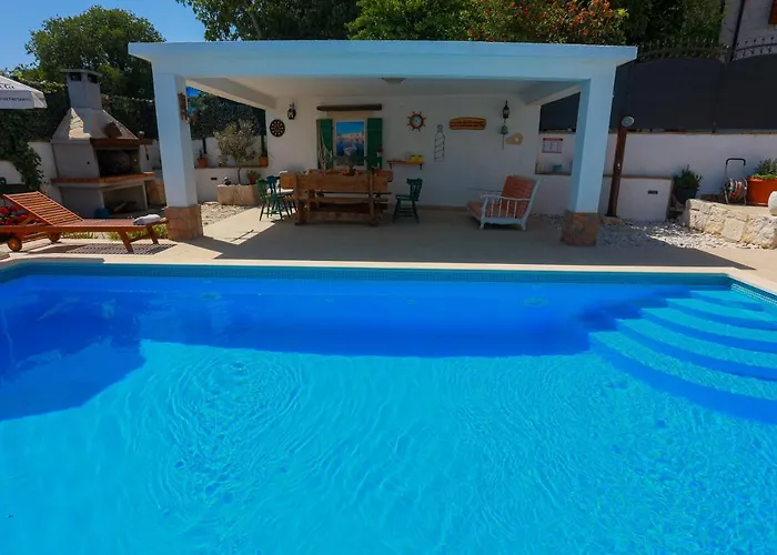 Marela With Heated Swimming Pool * Trogir