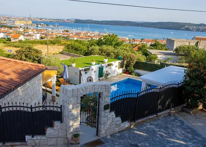 Marela With Heated Swimming Pool Villa *