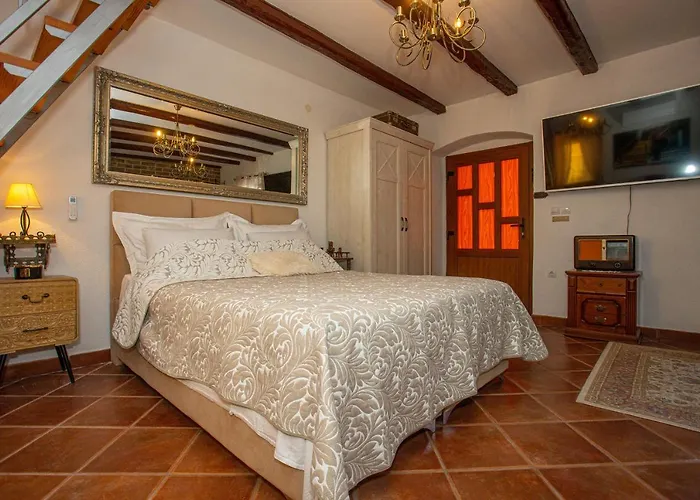 Marela With Heated Swimming Pool Willa Trogir