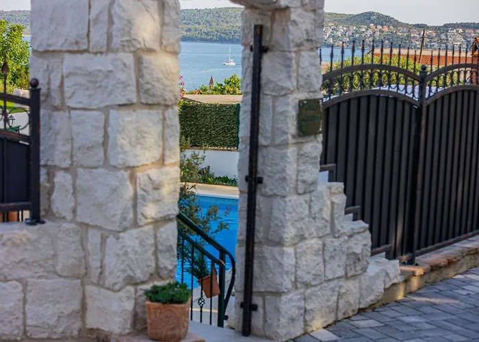 Villa Marela With Heated Swimming Pool Trogir