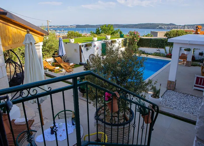 Marela With Heated Swimming Pool * Trogir