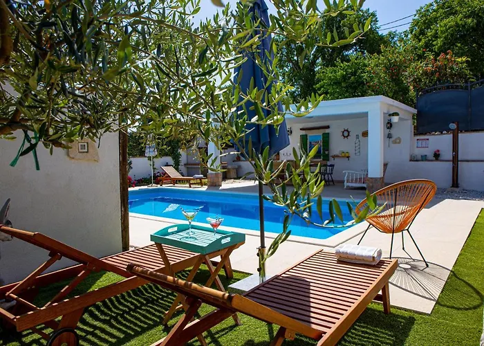 Marela With Heated Swimming Pool *