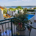 Marela With Heated Swimming Pool * Трогир