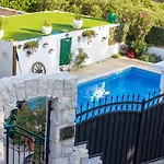 Marela With Heated Swimming Pool Вилла