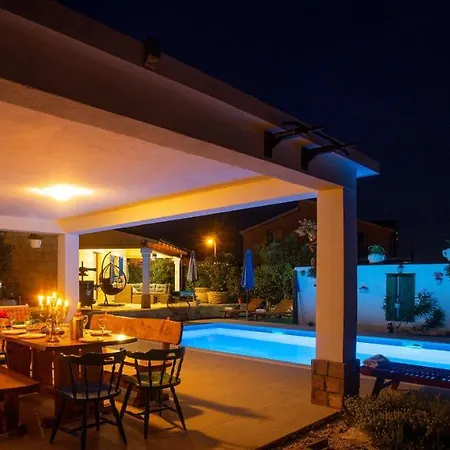 Marela With Heated Swimming Pool * Trogir