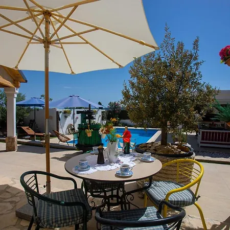 Marela With Heated Swimming Pool Trogir