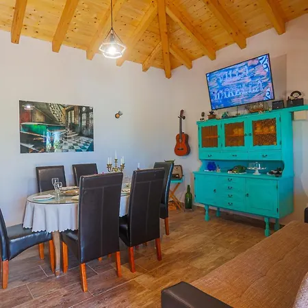 Marela With Heated Swimming Pool Villa