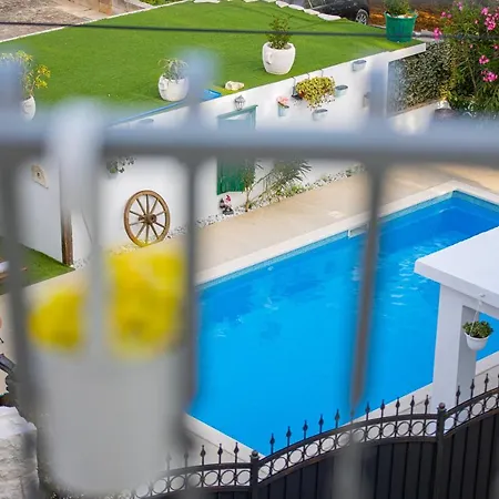 别墅 Marela With Heated Swimming Pool