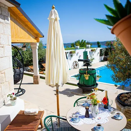 Villa Marela With Heated Swimming Pool *