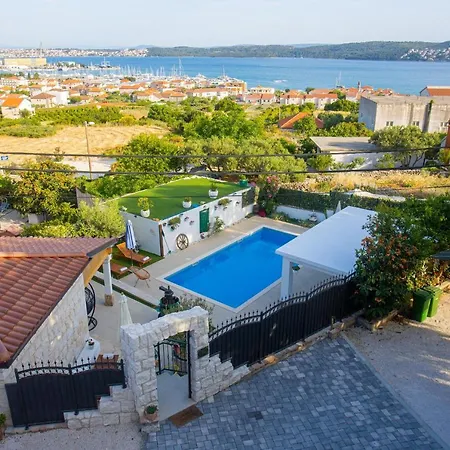 Marela With Heated Swimming Pool * Trogir